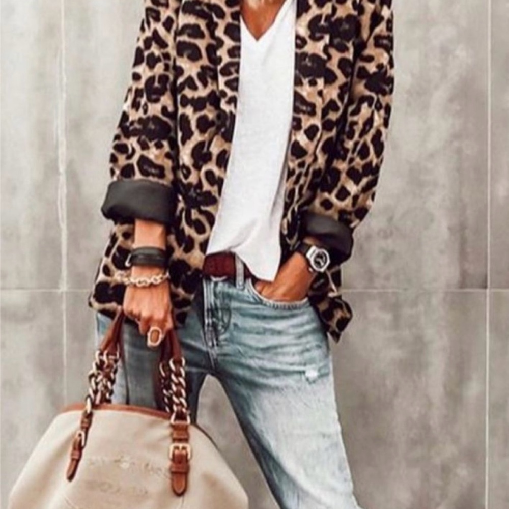 NWOT leopard print sweater in large